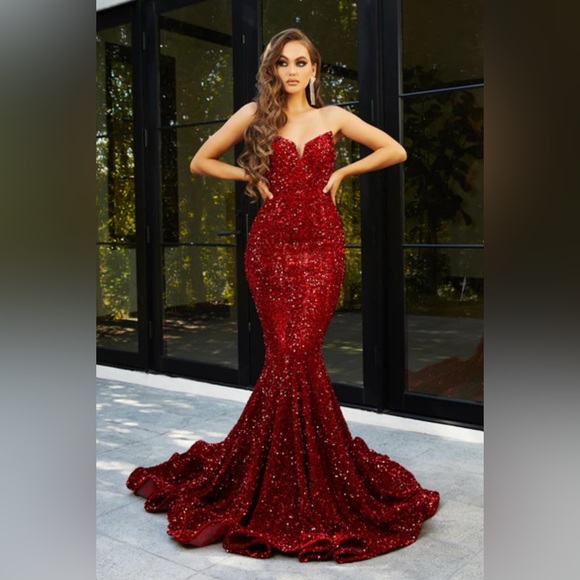 Portia And Scarlett Red Mermaid Sequin Gown. Size 0 - Picture 2 of 12